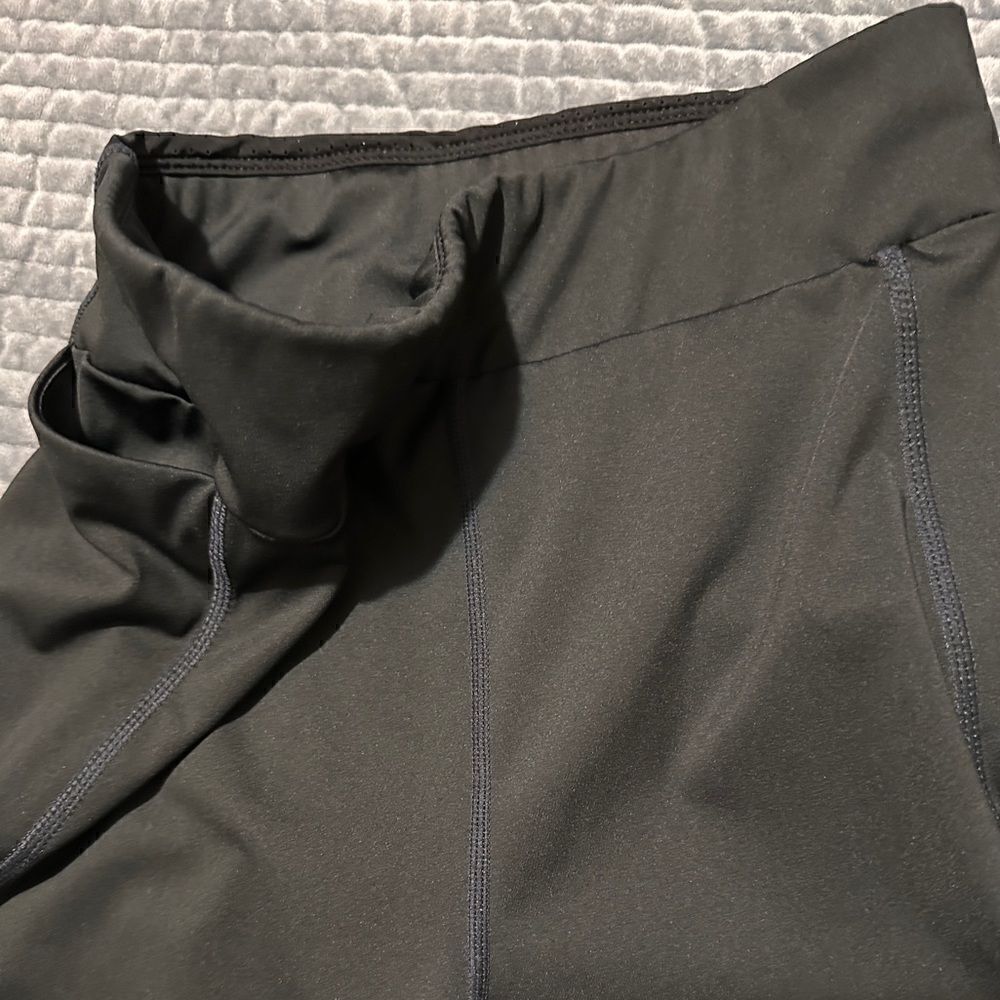 Fabletics Women's Small Black Leggings Zippered Leg Hem
Side Hip Pocket - Picture 5 of 16